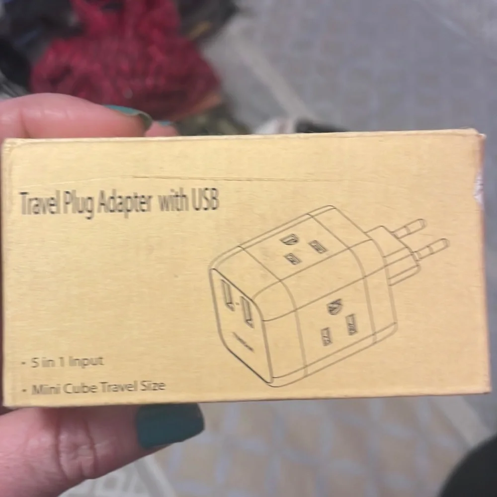 Travel plug adapter 🦄